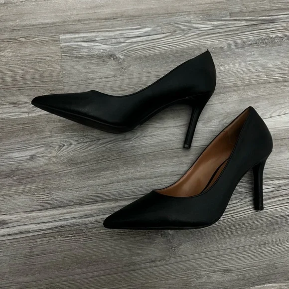 Jessica Simpson Black Leather Heels - Picture 2 of 3